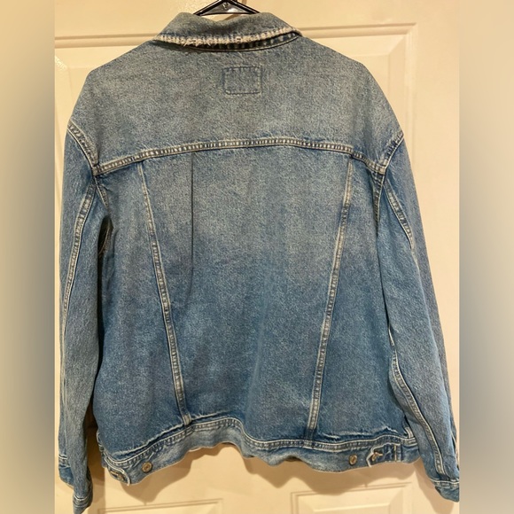 Old Navy jean jacket, boyfriend, cut for sale - Picture 4 of 4